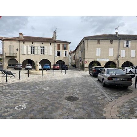 Logement Tout Equipe Layrac Екстериор снимка